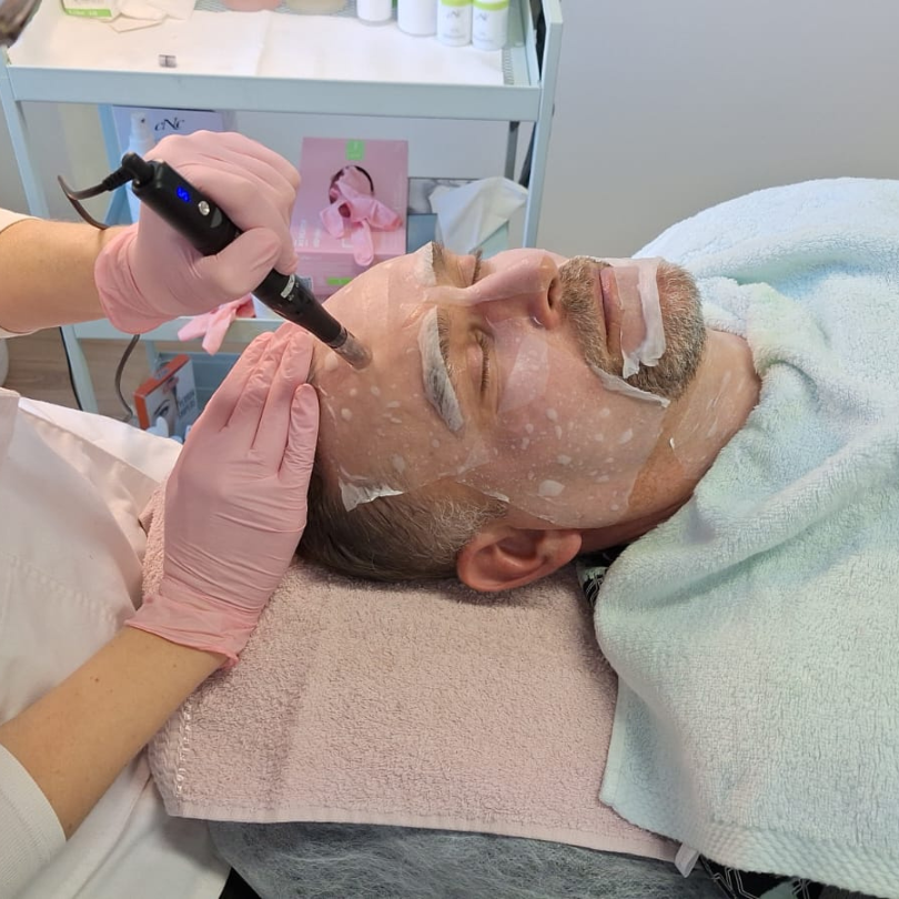 niisutav ja pinguldav näohooldus